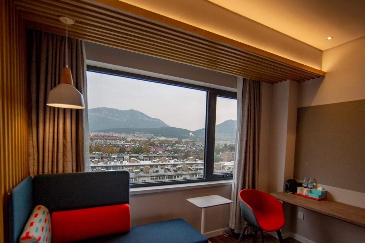 Holiday Inn Express Jinan Jingshi Road, An Ihg Hotel Екстериор снимка