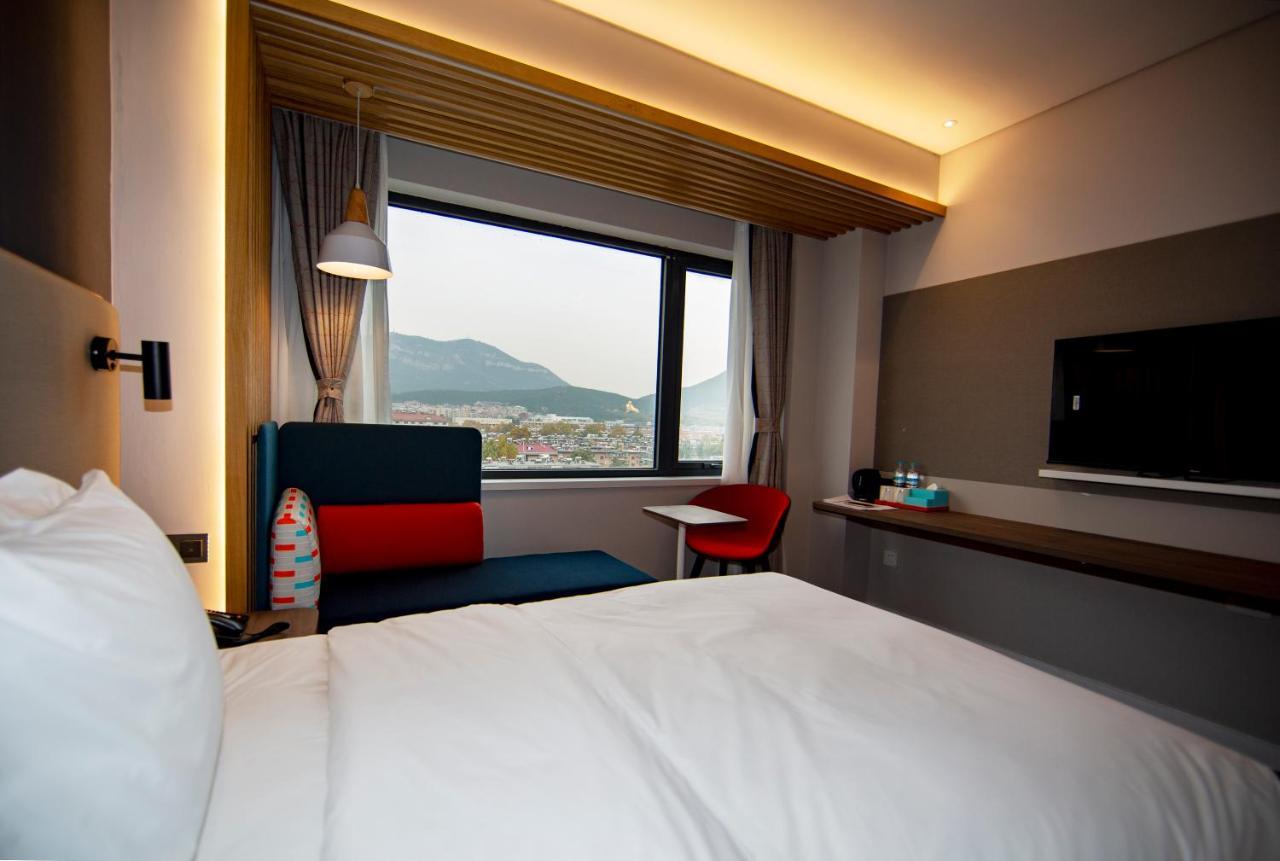 Holiday Inn Express Jinan Jingshi Road, An Ihg Hotel Екстериор снимка