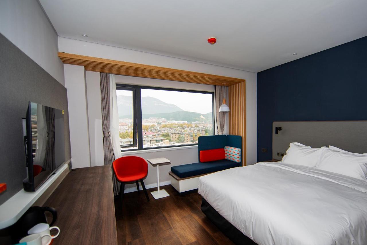 Holiday Inn Express Jinan Jingshi Road, An Ihg Hotel Екстериор снимка
