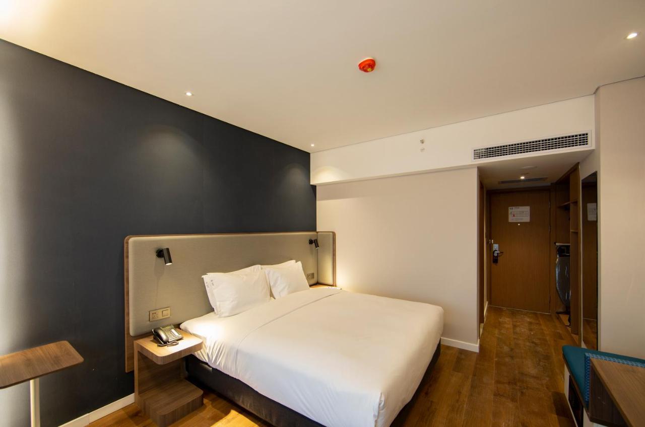 Holiday Inn Express Jinan Jingshi Road, An Ihg Hotel Екстериор снимка