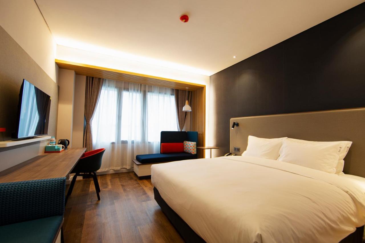 Holiday Inn Express Jinan Jingshi Road, An Ihg Hotel Екстериор снимка