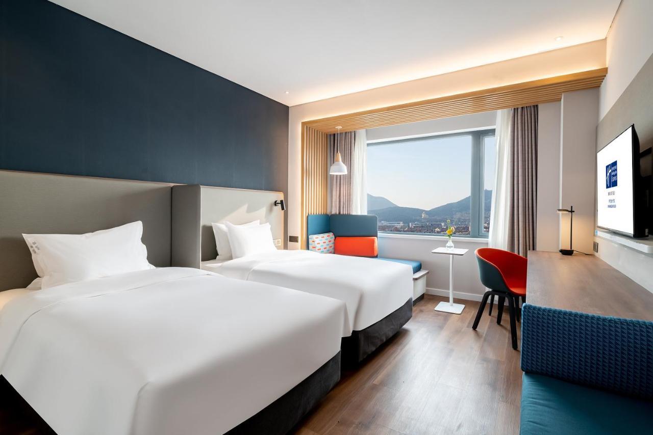 Holiday Inn Express Jinan Jingshi Road, An Ihg Hotel Екстериор снимка