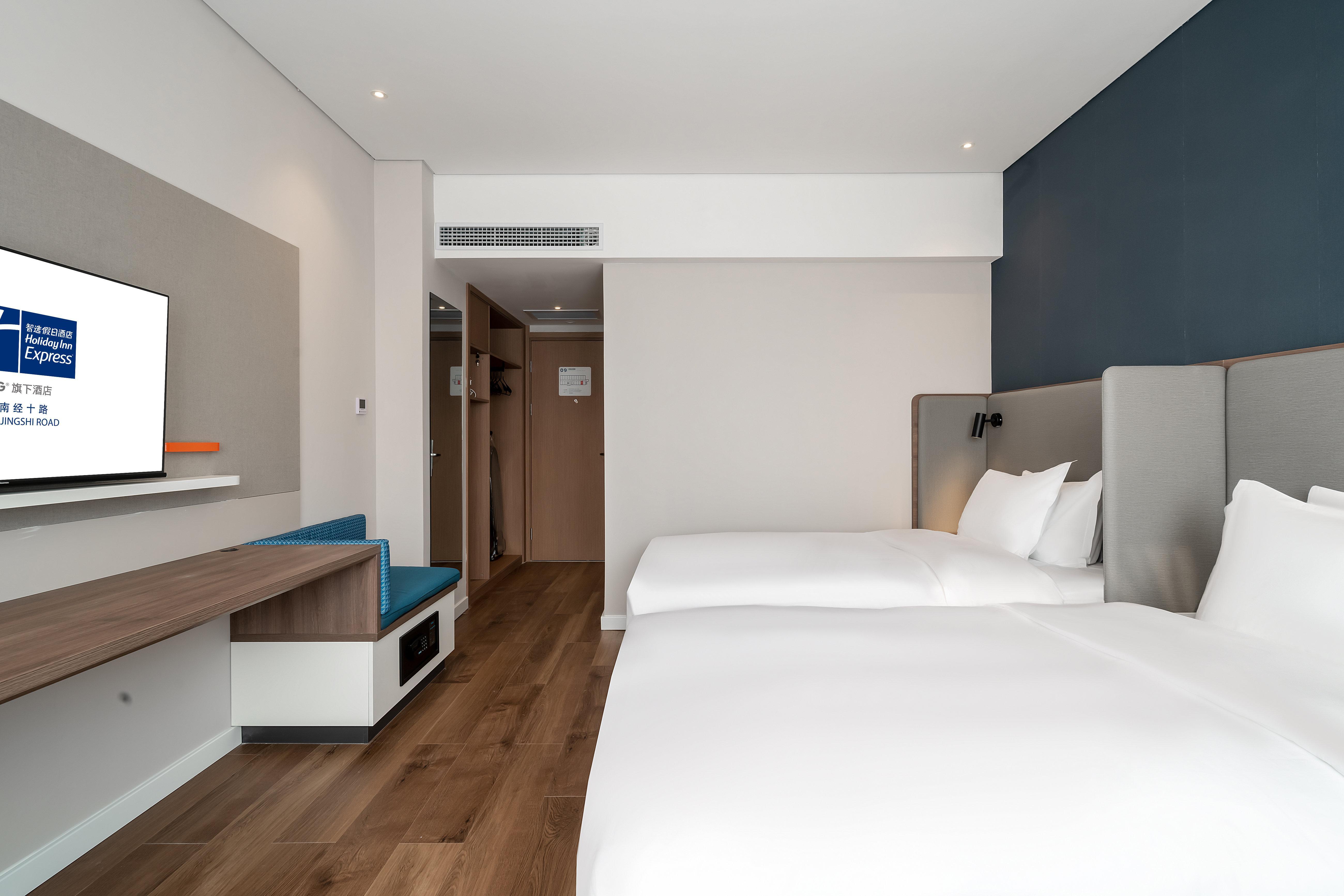 Holiday Inn Express Jinan Jingshi Road, An Ihg Hotel Екстериор снимка