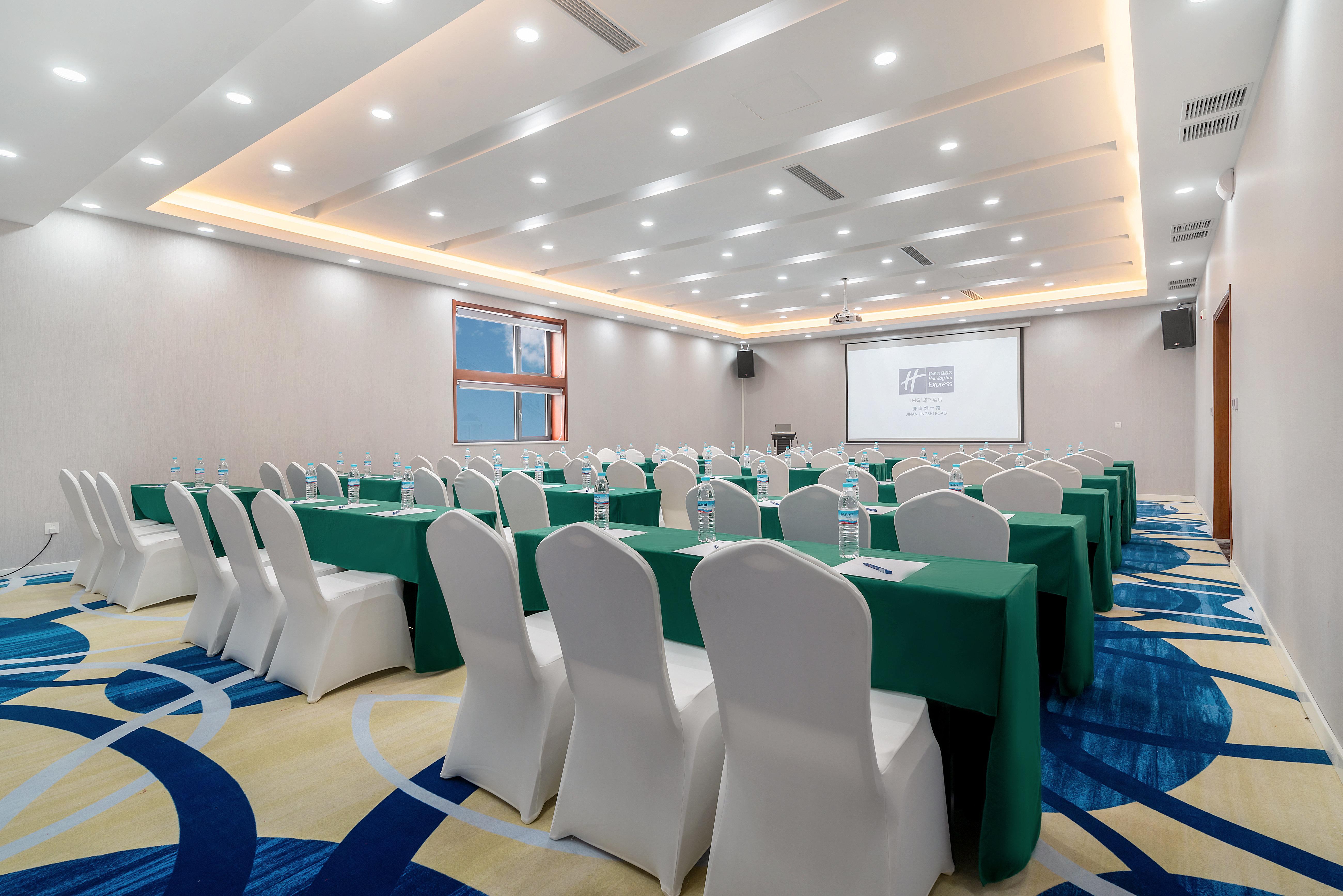 Holiday Inn Express Jinan Jingshi Road, An Ihg Hotel Екстериор снимка