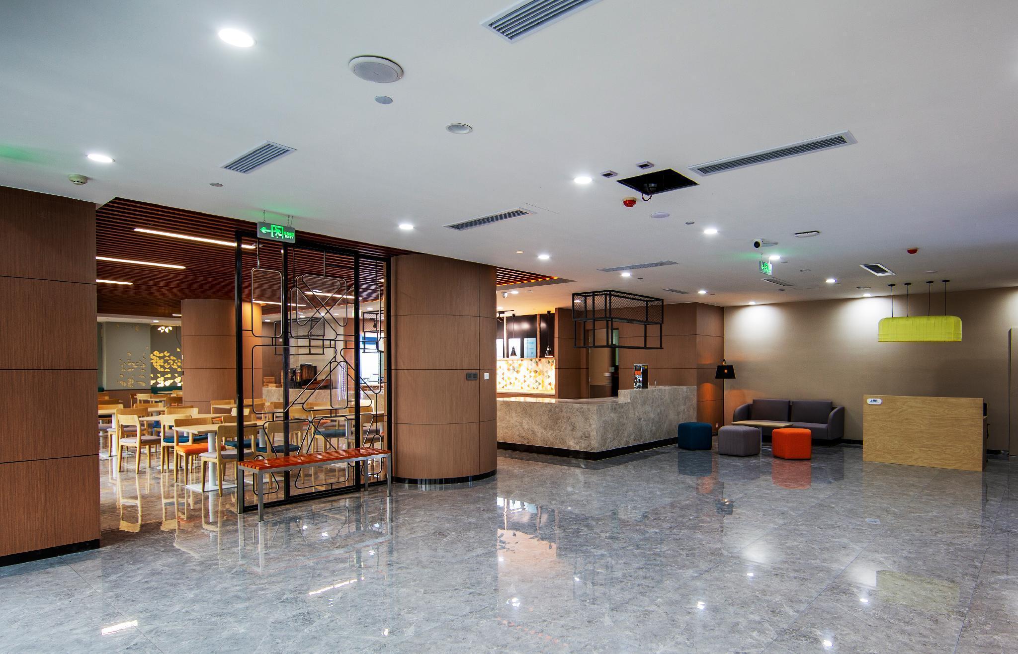 Holiday Inn Express Jinan Jingshi Road, An Ihg Hotel Екстериор снимка