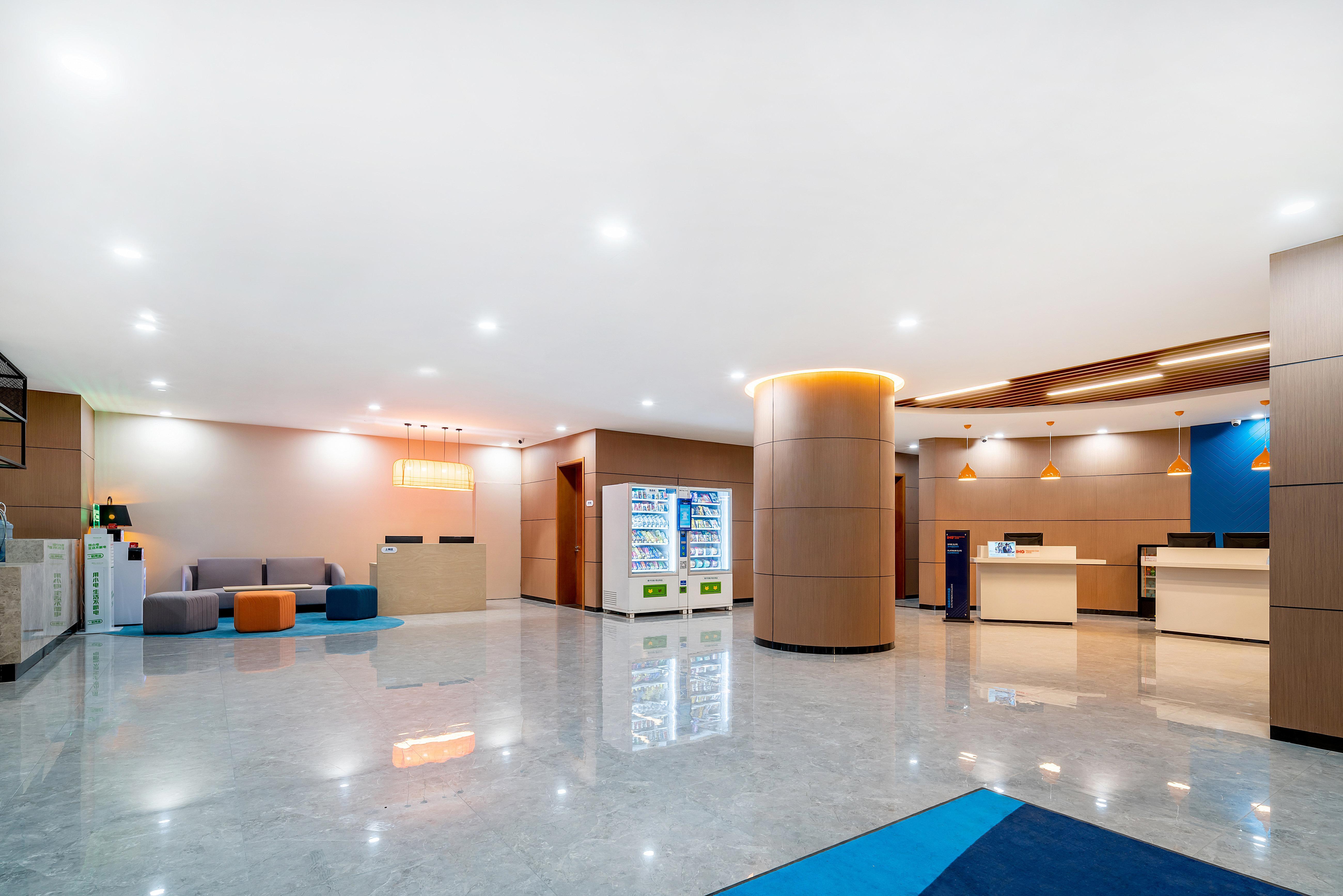Holiday Inn Express Jinan Jingshi Road, An Ihg Hotel Екстериор снимка