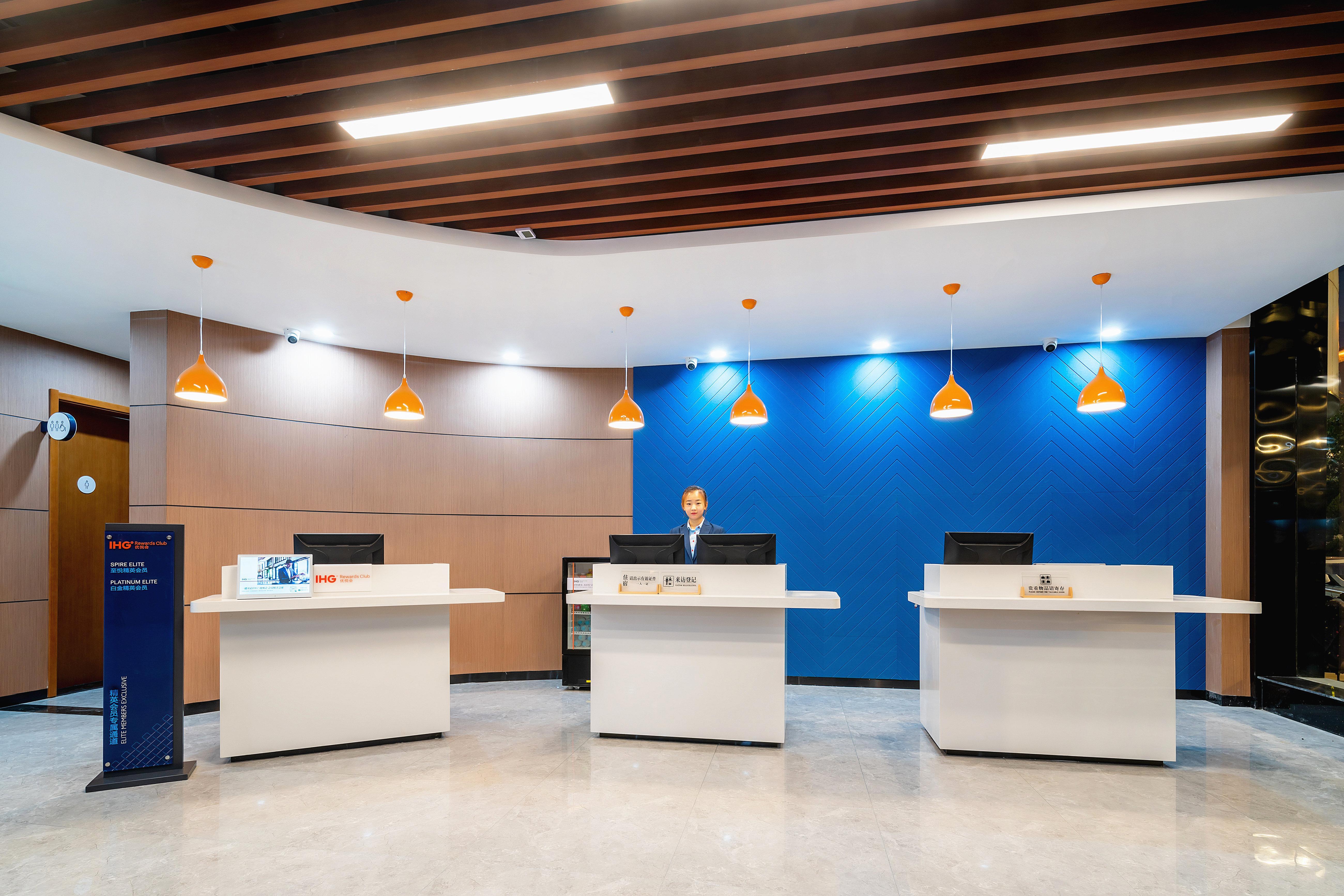 Holiday Inn Express Jinan Jingshi Road, An Ihg Hotel Екстериор снимка